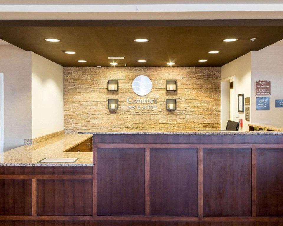 Comfort Inn & Suites Watford City Екстер'єр фото
