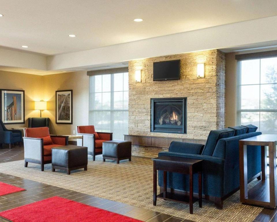 Comfort Inn & Suites Watford City Екстер'єр фото